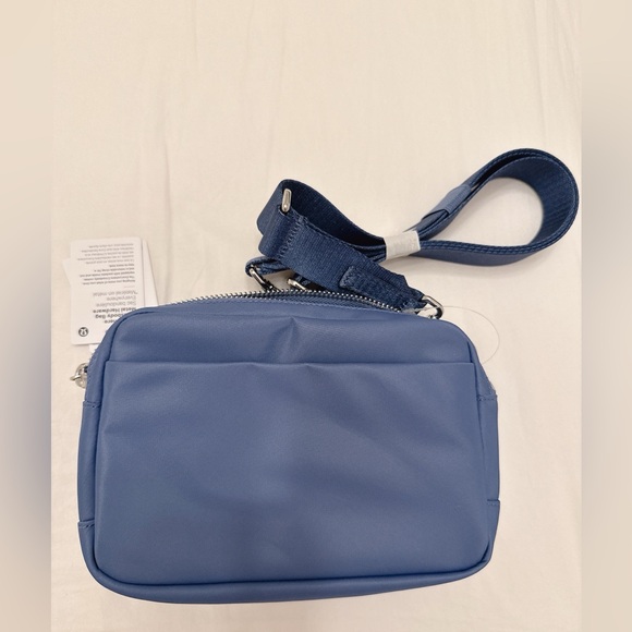Lululemon everywhere crossbody bag 2L - Picture 9 of 9